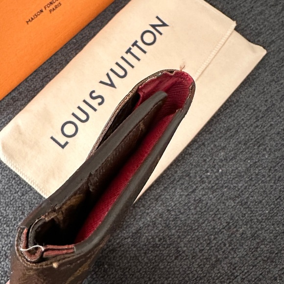 Louis Vuitton Sarah wallet! - Picture 5 of 6